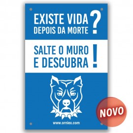 PLACA PVC "HÁ VIDA DEPOIS DE SALTAR O MURO?"